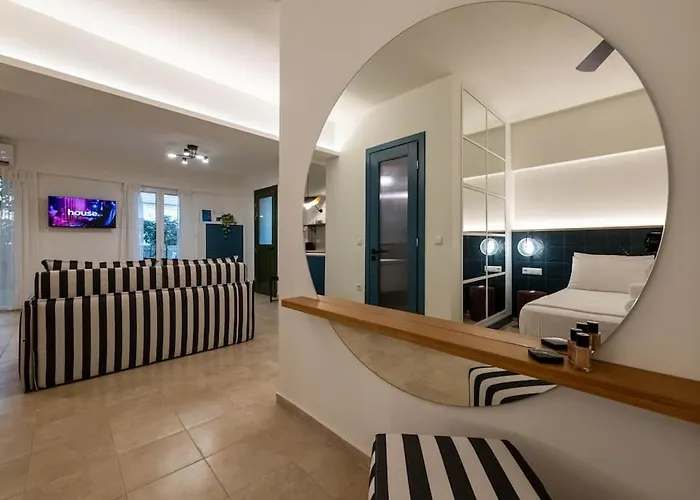 Key Garden شقة كالاماتا